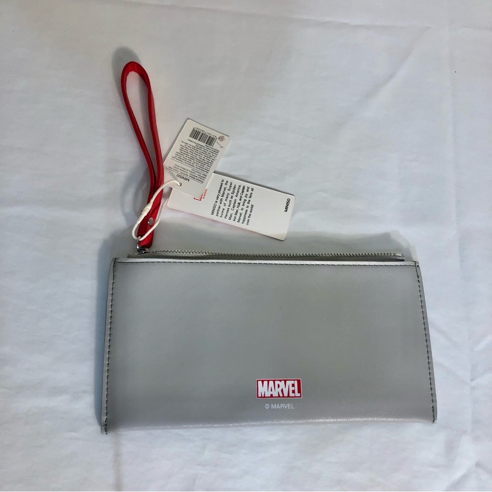 Marvel Gray Wristlet Red Strap Logo Clutch Bag Pouch NWT - Picture 2 of 12
